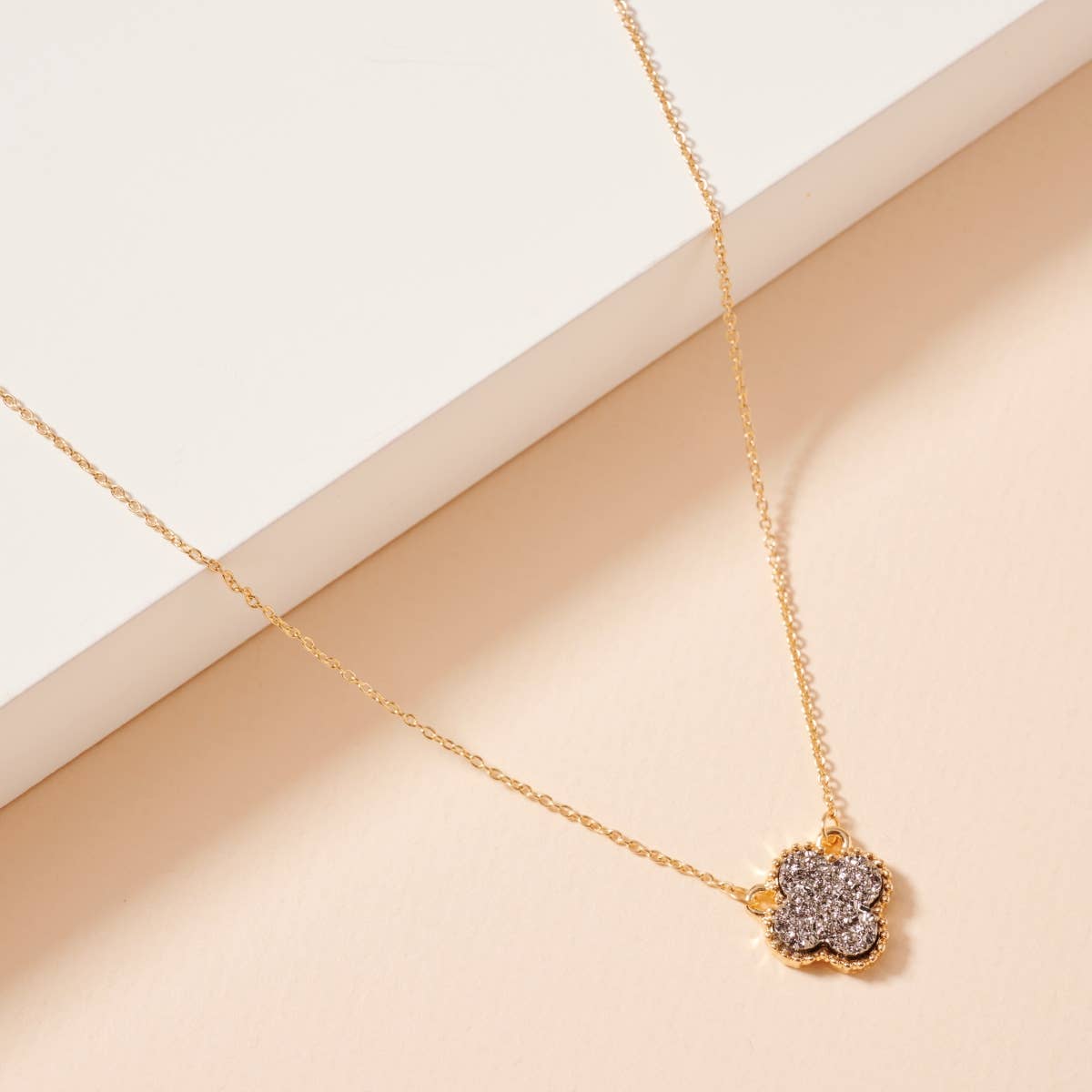 Flower Charm Druzy Stone Short Necklace