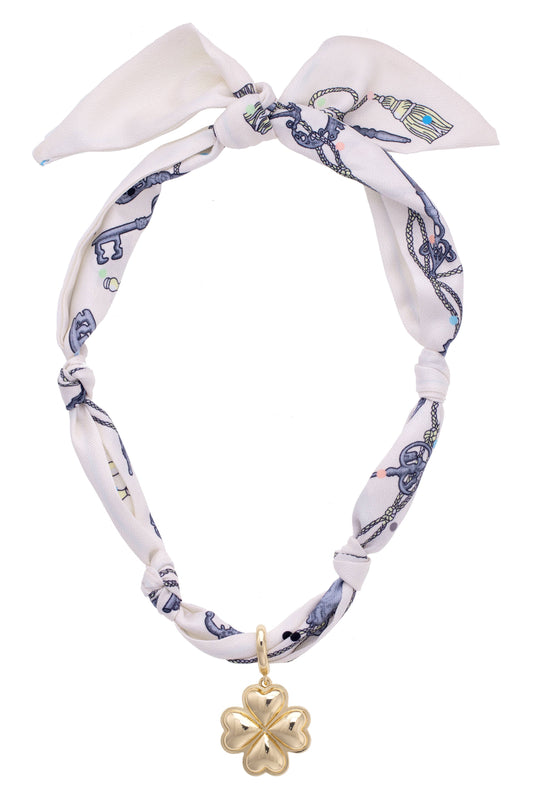 Charlie Heart Shaped Clover Scarf Necklace in Ivory
