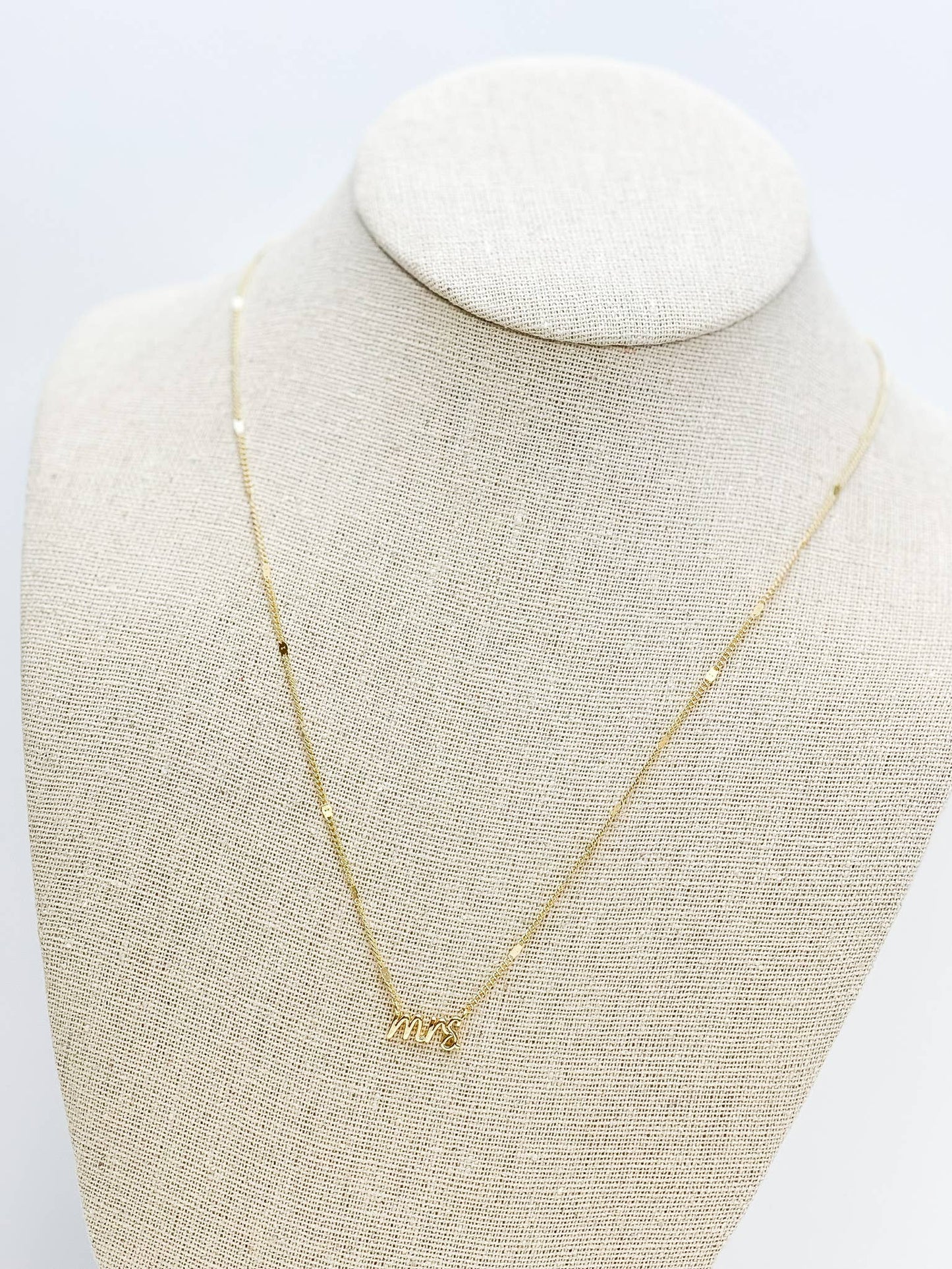 Necklace - 'Mrs' Pendant Necklace